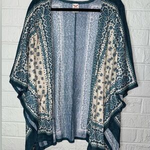 Patterned Blue and Cream Women's Top